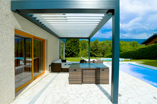 Terrase avec piscine